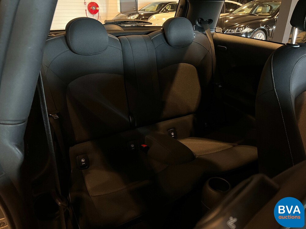 Mini Cooper 1.5 Chile Serious Business 136hp 2016, RG-118-Z.