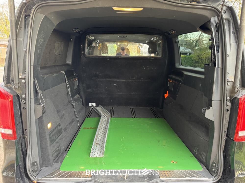 Mercedes-Benz V250d Extra Lang DC Avantgarde Edition 190pk 2019 (Origineel-NL & 1e Eigenaar) V-klasse, V-292-ZS