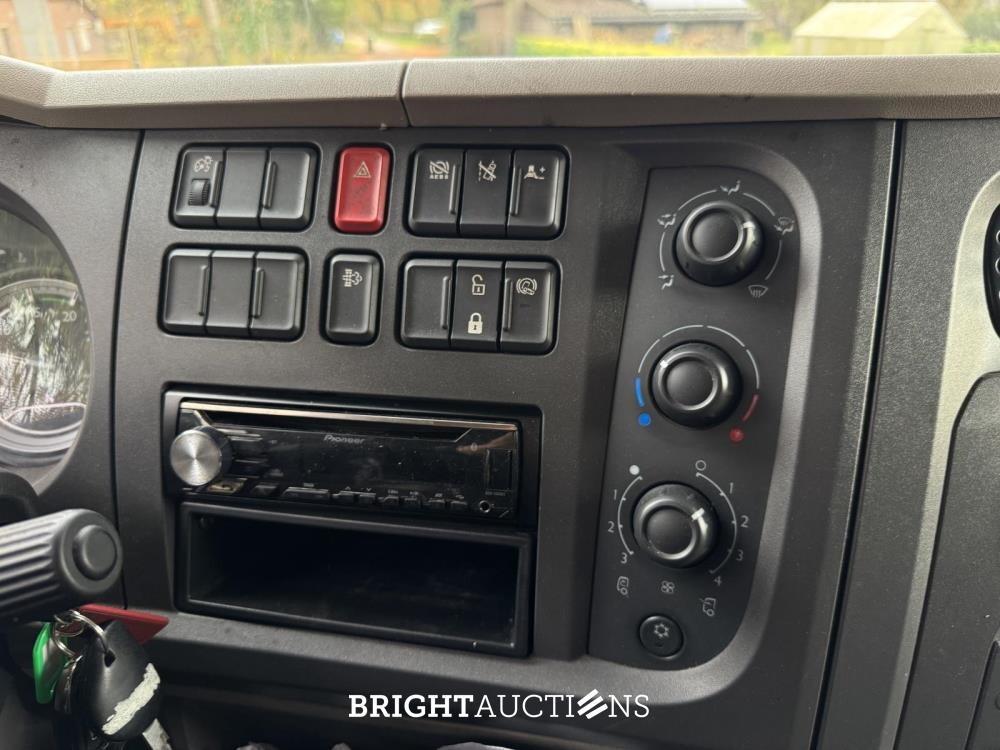 DAF LF 180 FA 184hp 2017 Truck (Original-NL + 1st Owner), 90-BKF-9