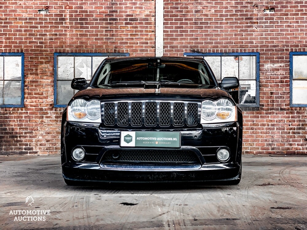 Jeep Grand Cherokee SRT6.1 V8 2007, graue Zulassung.