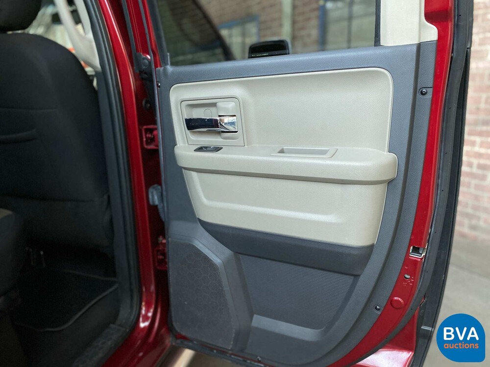 Dodge RAM 1500 5.7 V8 4x4 Quad Cab 6'4 Pickup 2011.