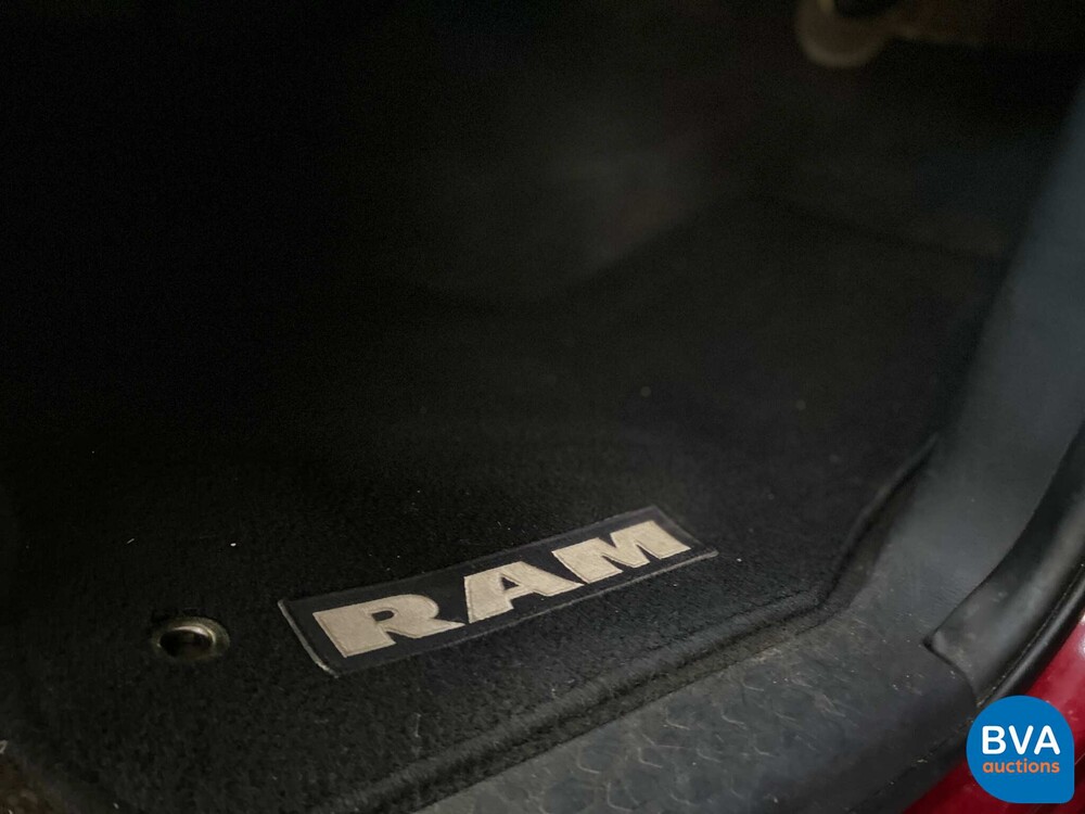 Dodge RAM 1500 5.7 V8 4x4 Quad Cab 6'4 Pickup 2011.