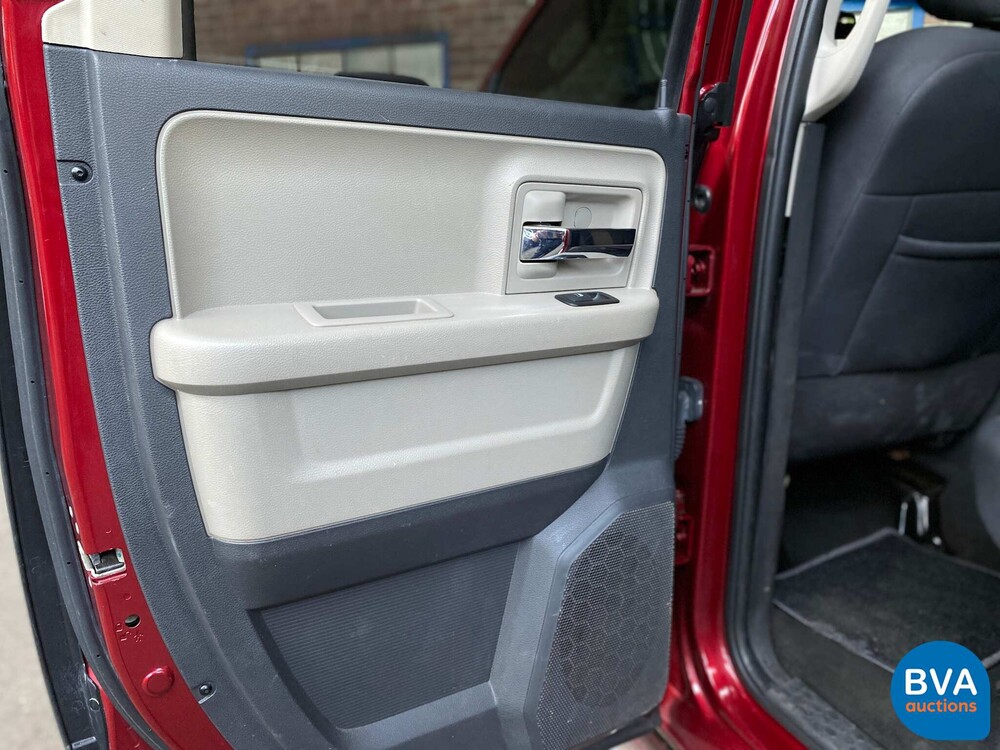 Dodge RAM 1500 5.7 V8 4x4 Quad Cab 6'4 Pickup 2011.