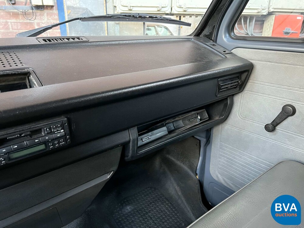 Volkswagen T3 Kleinbus 9 seater 60pk 1980, GH-44-ZT.