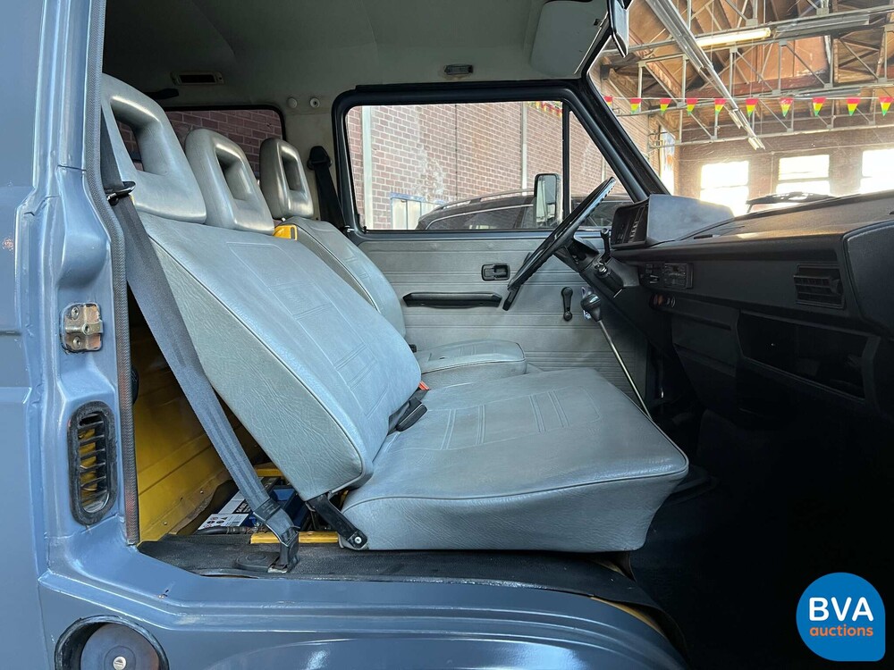 Volkswagen T3 Kleinbus 9 seater 60pk 1980, GH-44-ZT.