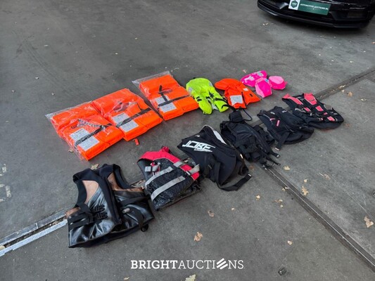 Monterey 278 SS (Mercury MerCruiser 6.2L V8 engine) 300hp Bowrider + Tailer Vlemmix N/A 2021
