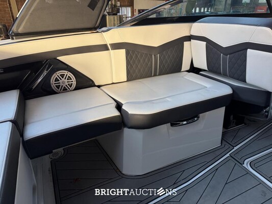 Monterey 278 SS (Mercury MerCruiser 6.2L V8 engine) 300hp Bowrider + Tailer Vlemmix N/A 2021
