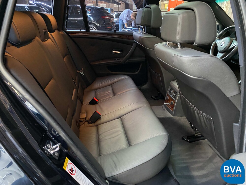 BMW 530i xDrive Touring High Executive E61 LCI 272pk 2007 -YOUNGTIMER-.