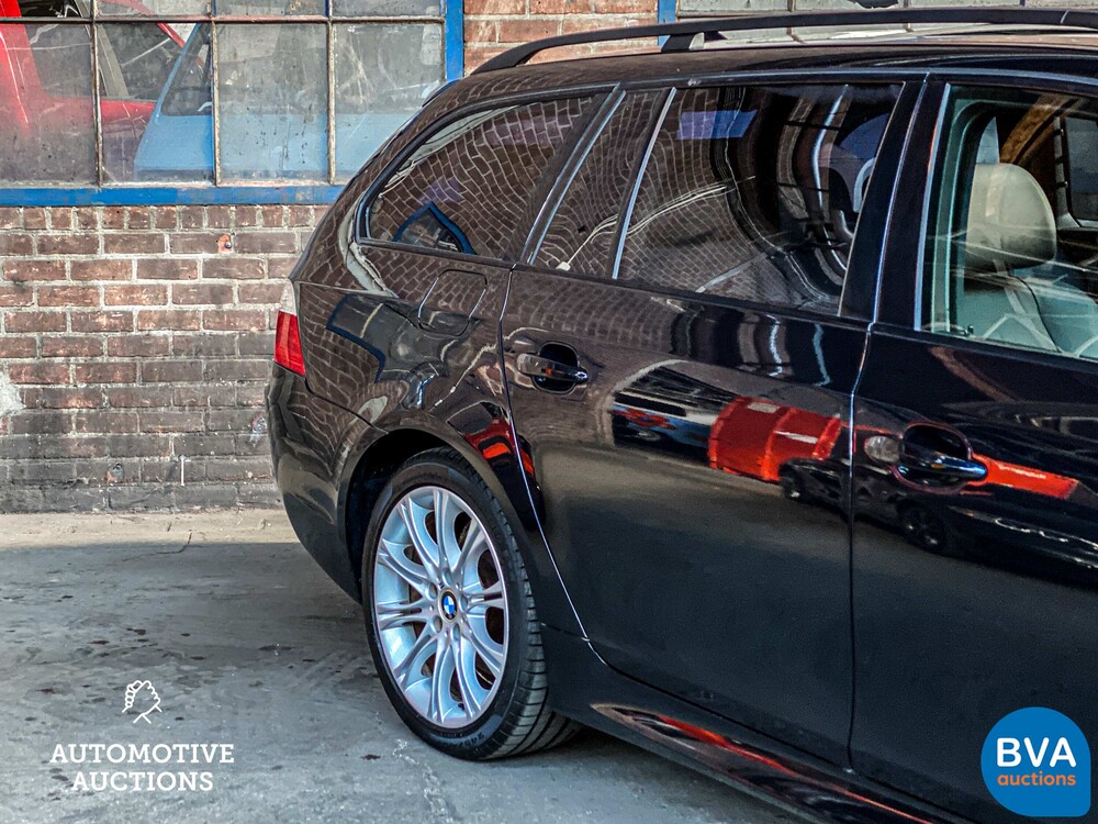 BMW 530i xDrive Touring High Executive E61 LCI 272pk 2007 -YOUNGTIMER-.