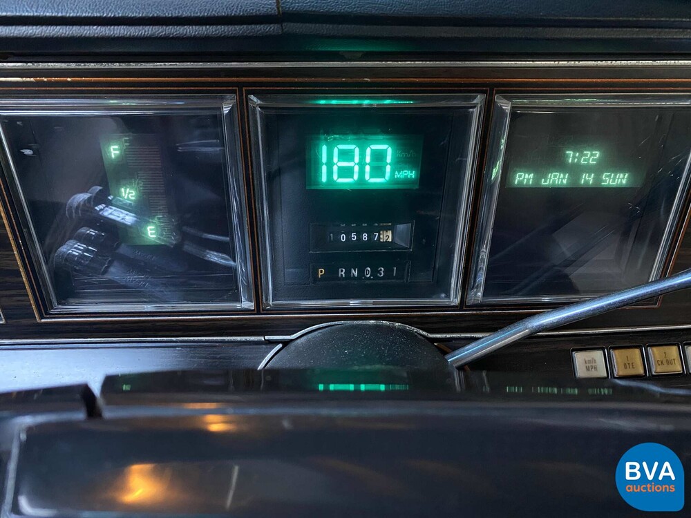 Lincoln Continental Mark VI 2D Coupe ''Bill Blass'' Edition 199hp 1982.