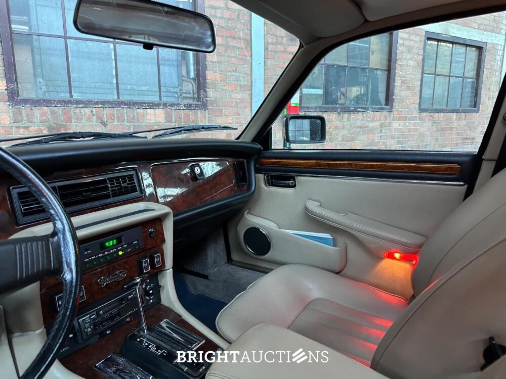 Daimler Double Six 6.0 V12 U9 318pk 1988, 91-HV-BN Youngtimer
