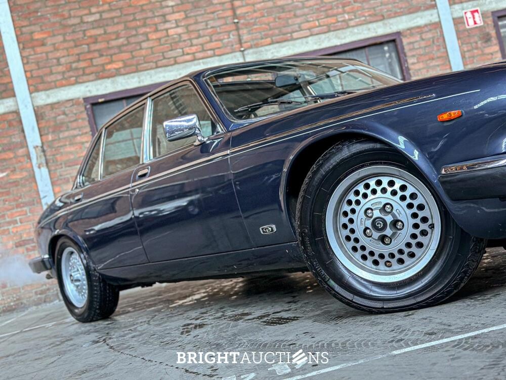 Daimler Double Six 6.0 V12 U9 318pk 1988, 91-HV-BN Youngtimer