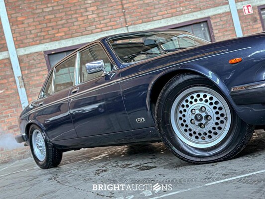 Daimler Double Six 6.0 V12 U9 318pk 1988, 91-HV-BN Youngtimer