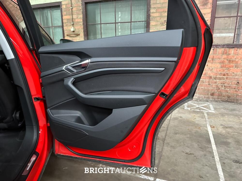 Audi e-tron 50 Quattro Edition 71 kWh 313pk 2020 (Origineel-NL), J-388-LL