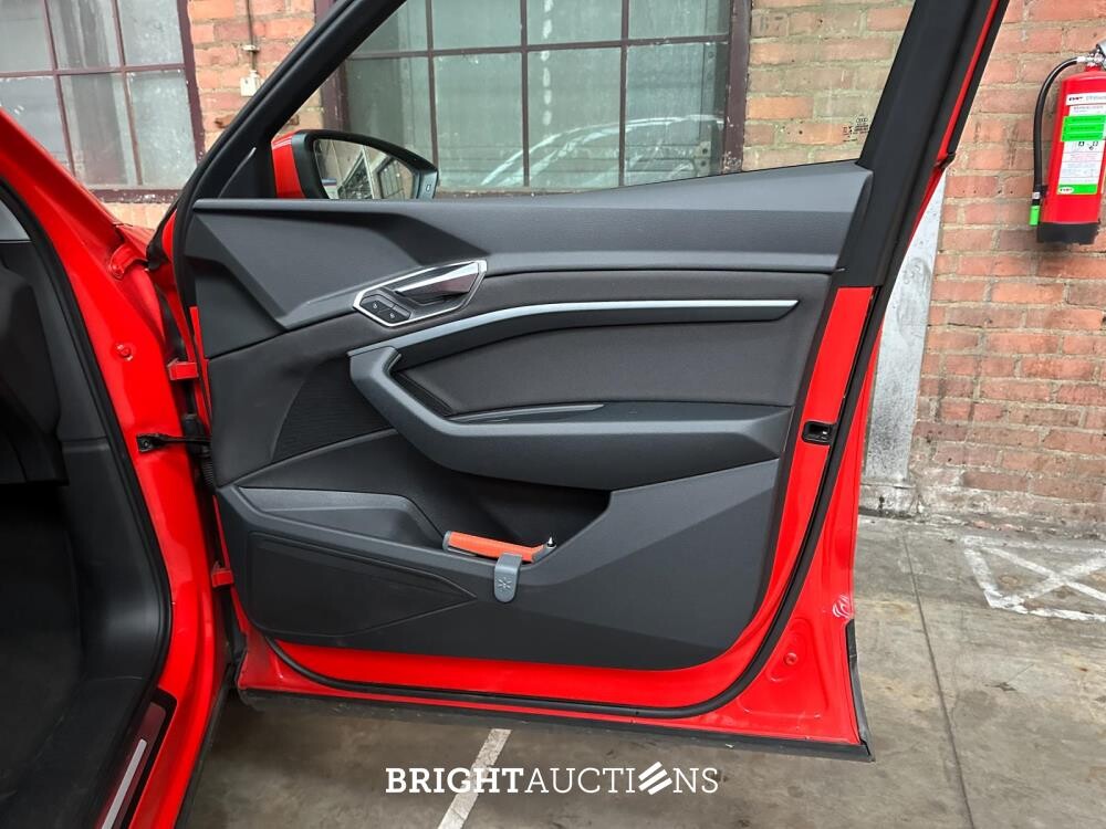 Audi e-tron 50 Quattro Edition 71 kWh 313pk 2020 (Origineel-NL), J-388-LL