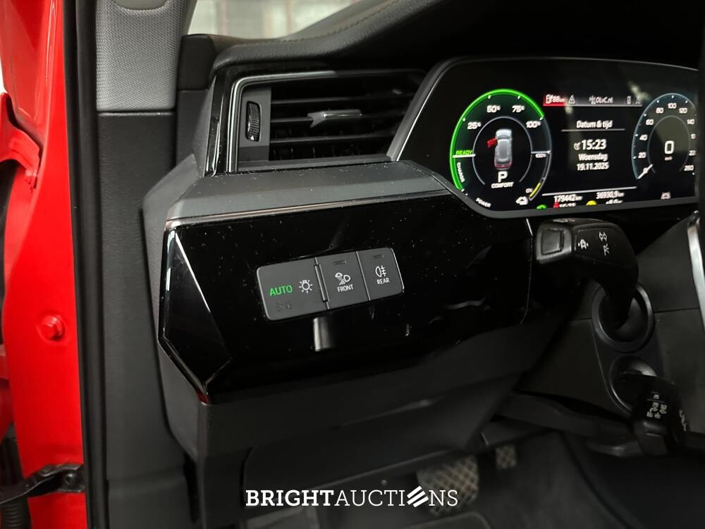 Audi e-tron 50 Quattro Edition 71 kWh 313pk 2020 (Origineel-NL), J-388-LL