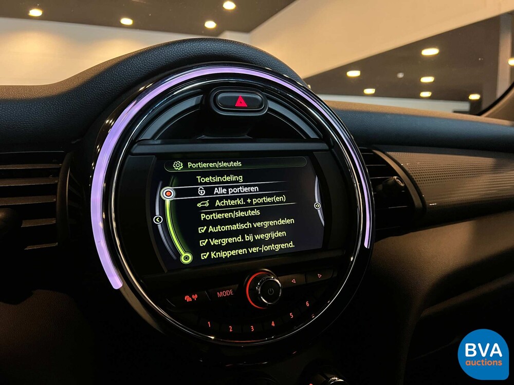 Mini Cooper 1.5 Chile Serious Business 136hp 2016, RG-118-Z.