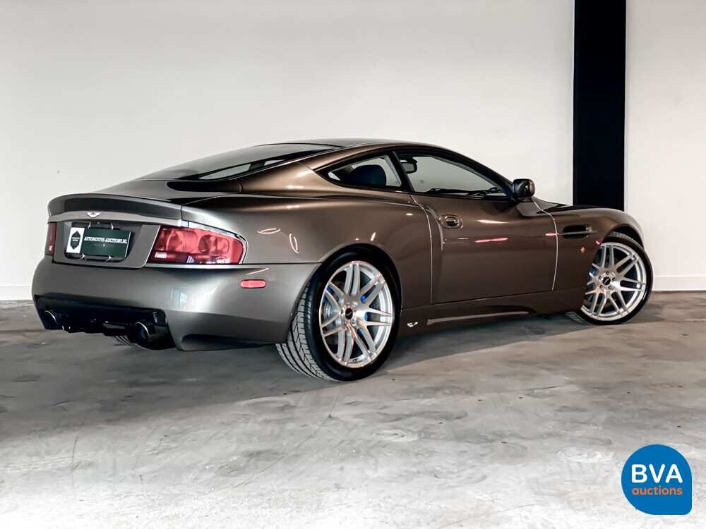 Aston Martin Vanquish 5.9 V12 466hp 2003.