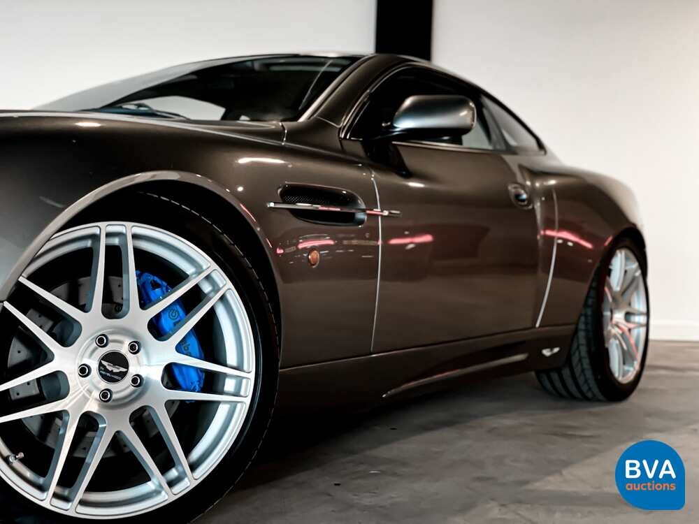 Aston Martin Vanquish 5.9 V12 466hp 2003.