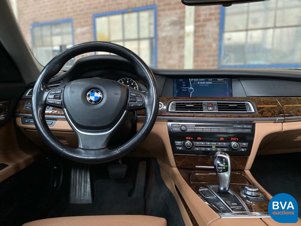 BMW 760Li V12 7-series 2011 544hp, ZK-833-L.