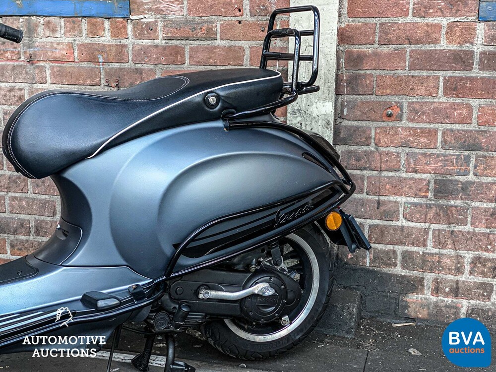 Piaggio Vespa Sprint 2017 -CARBON-, DHL-83-Z