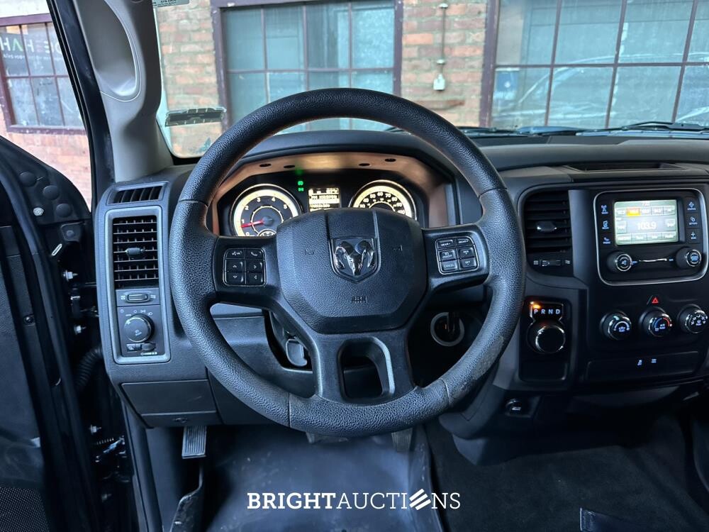 Dodge Ram 1500 5.7 Hemi V8 2018 6-Peroons