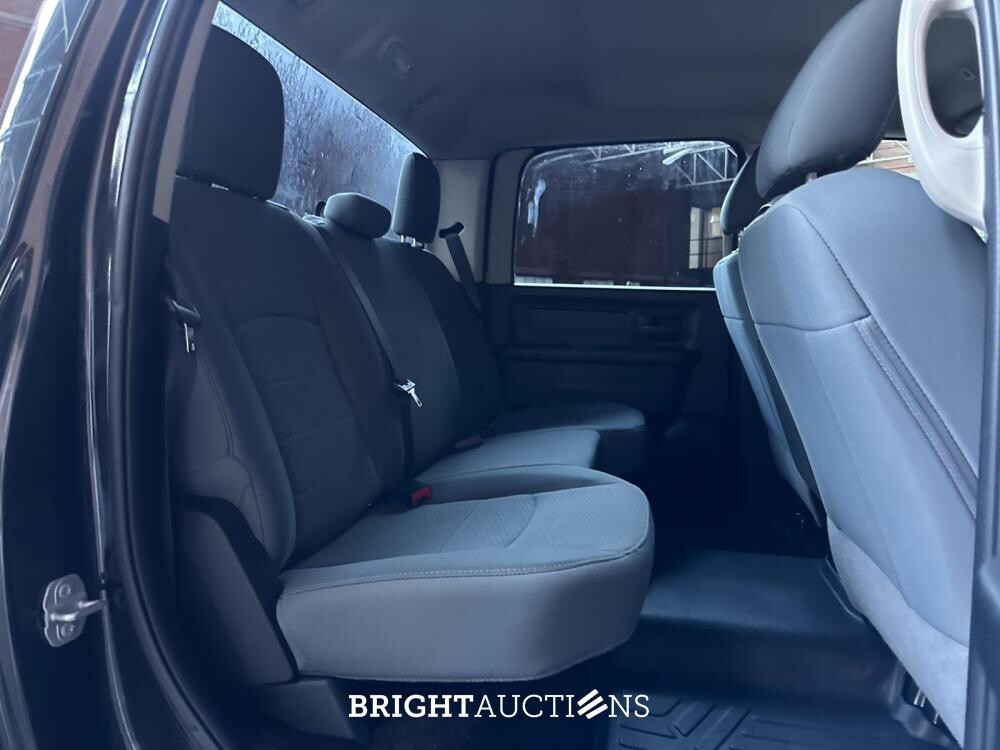 Dodge Ram 1500 5.7 Hemi V8 2018 6-Peroons