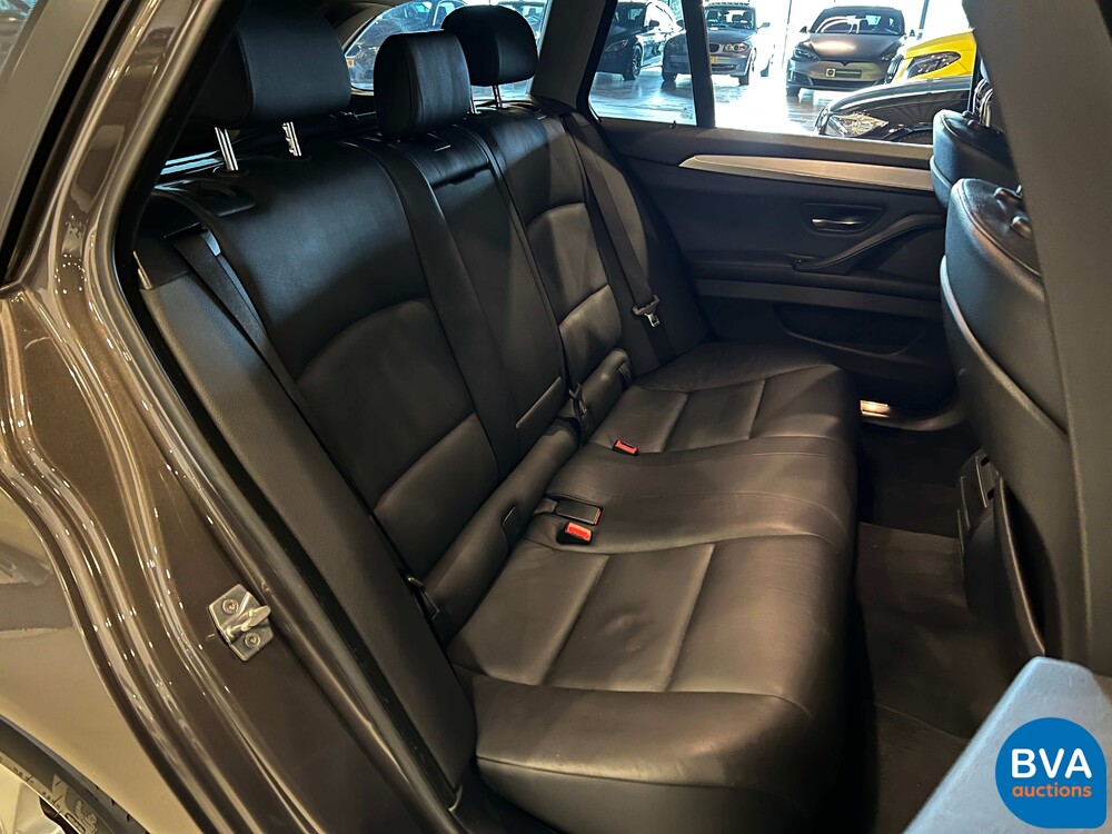 BMW 530i High Executive Touring 5-serie 272pk 2012, 7-SJV-26