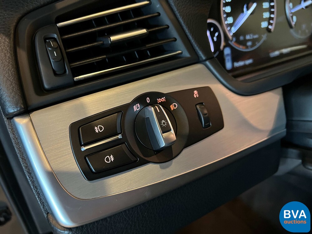 BMW 530i High Executive Touring 5-serie 272pk 2012, 7-SJV-26