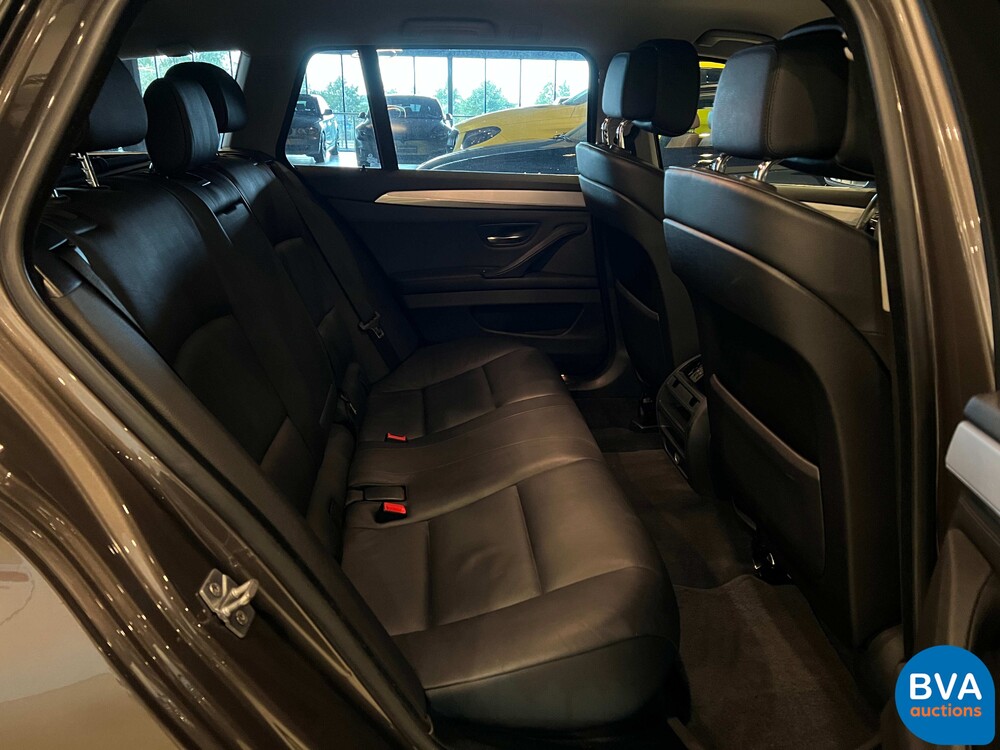 BMW 530i High Executive Touring 5-serie 272pk 2012, 7-SJV-26