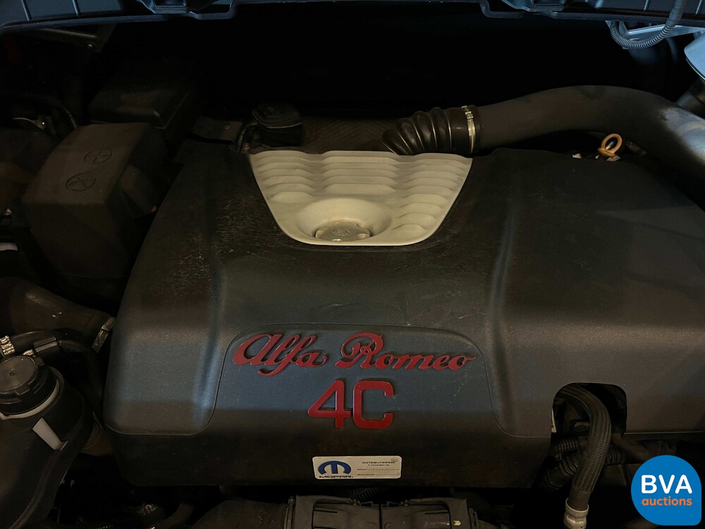 Alfa Romeo 4C 1750TBI CARBON TCT 241pk 2015 -Org. NL-, GJ-487-L