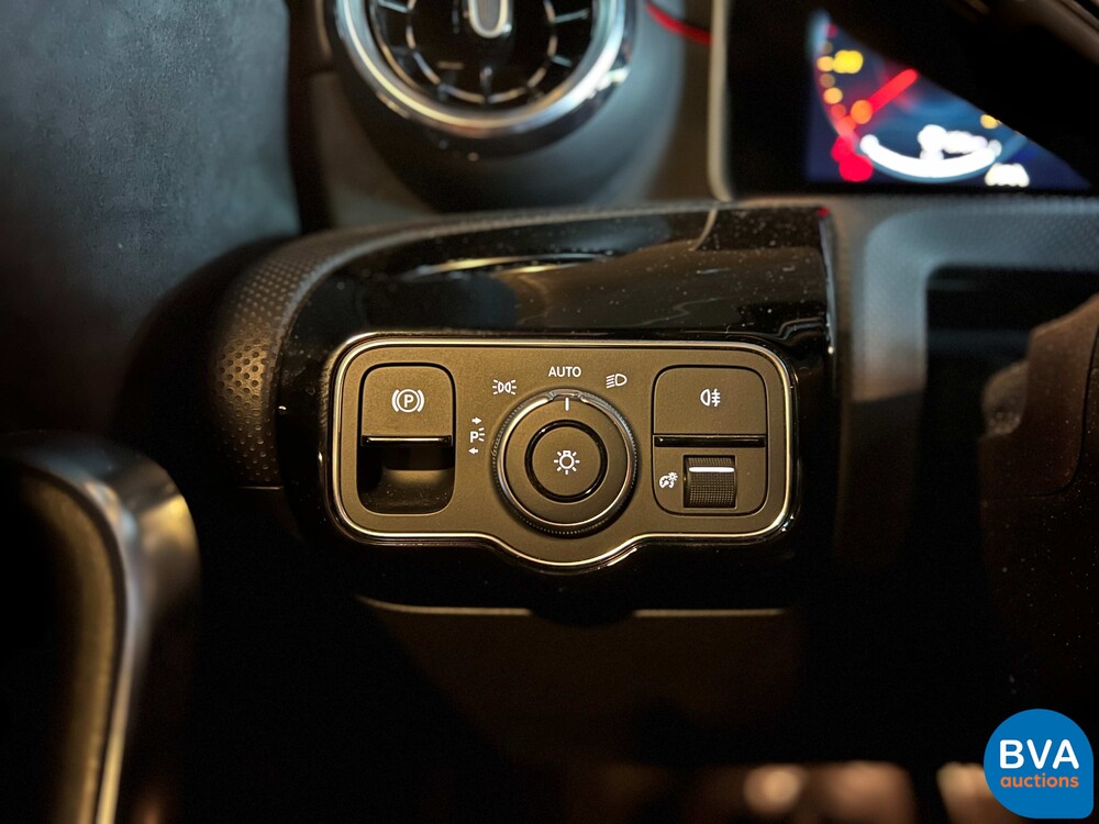 Mercedes-Benz A180d AMG A-klasse 116pk 2018 NIEUW-MODEL, XJ-192-K