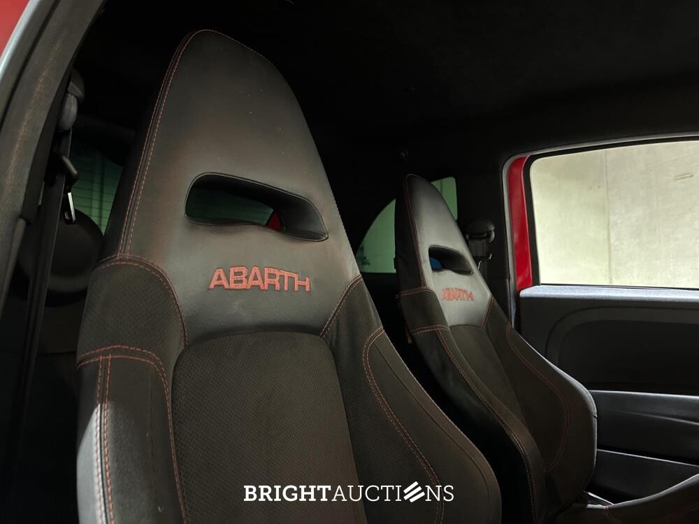 Fiat Abarth 695 Tributo Ferrari AKRAPOVIC 180pk