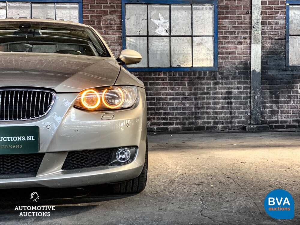 BMW 320i Coupé 163PS 3er 2007.