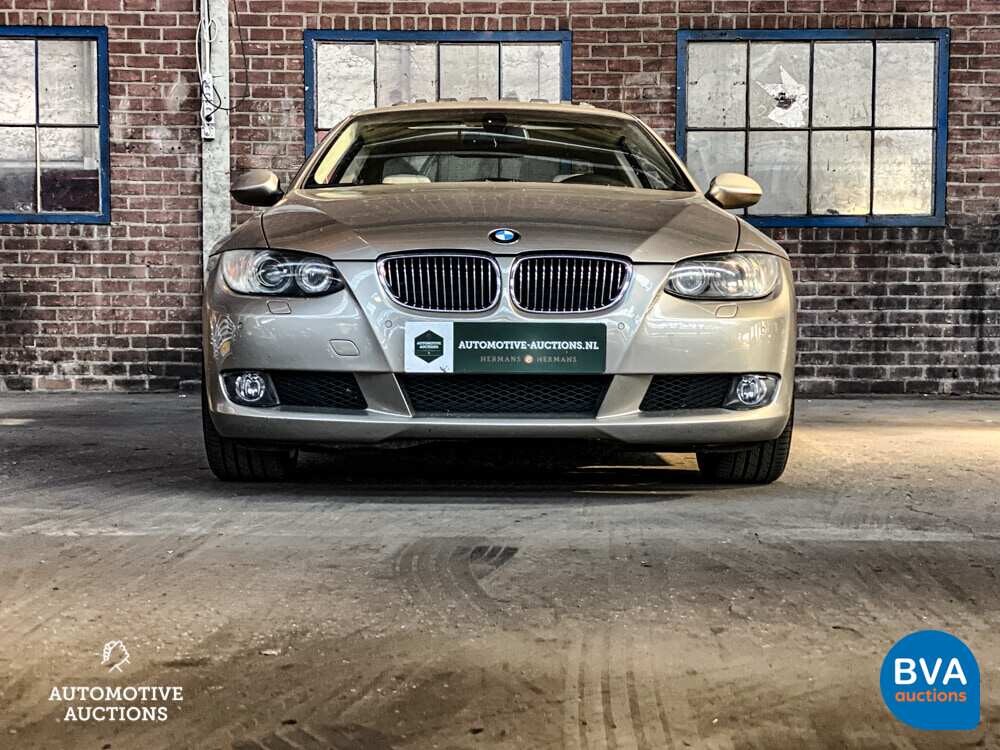 BMW 320i Coupé 163PS 3er 2007.