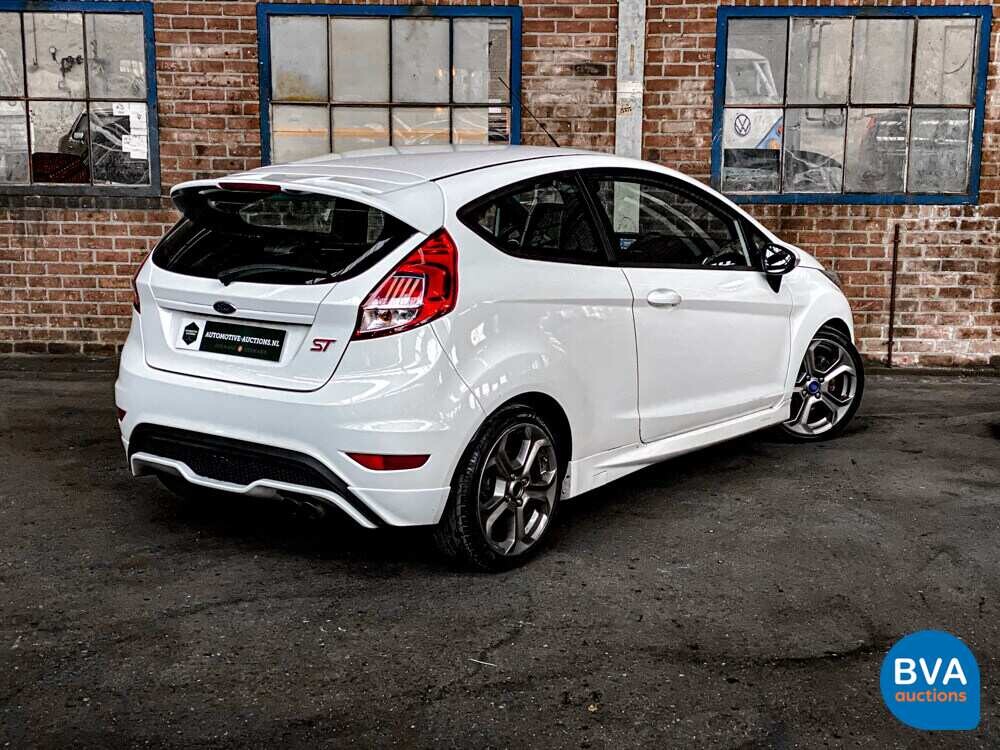 Ford Fiesta ST 182PS 2015.