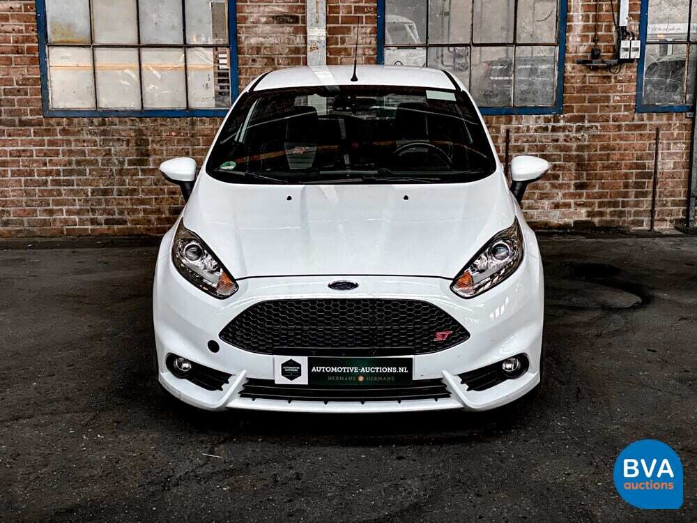 Ford Fiesta ST 182PS 2015.