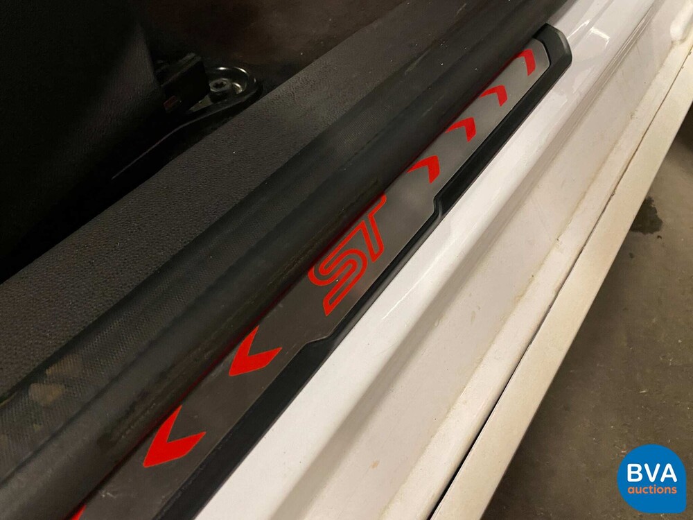 Ford Fiesta ST 182PS 2015.