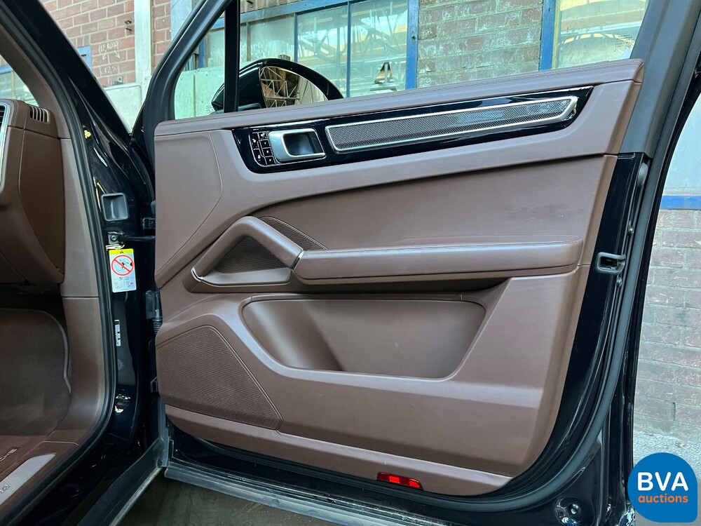 Porsche Cayenne 3.0 E-Hybrid 462hp 2018 SportChrono -Org. NL-, TL-795-R.