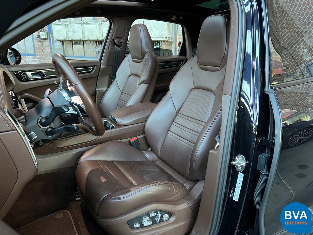 Porsche Cayenne 3.0 E-Hybrid 462hp 2018 SportChrono -Org. NL-, TL-795-R.