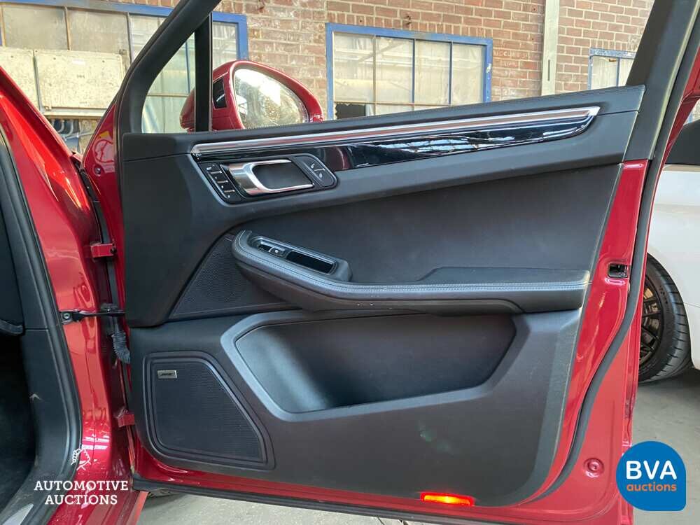 Porsche Macan S 3.0 D Sportchrono 258pk 2016, N-776-BK