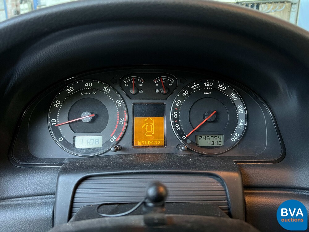 Skoda Superb 2.8 V6 Elegance 193pk 2004 -YOUNGTIMER-, HZ-728-K.