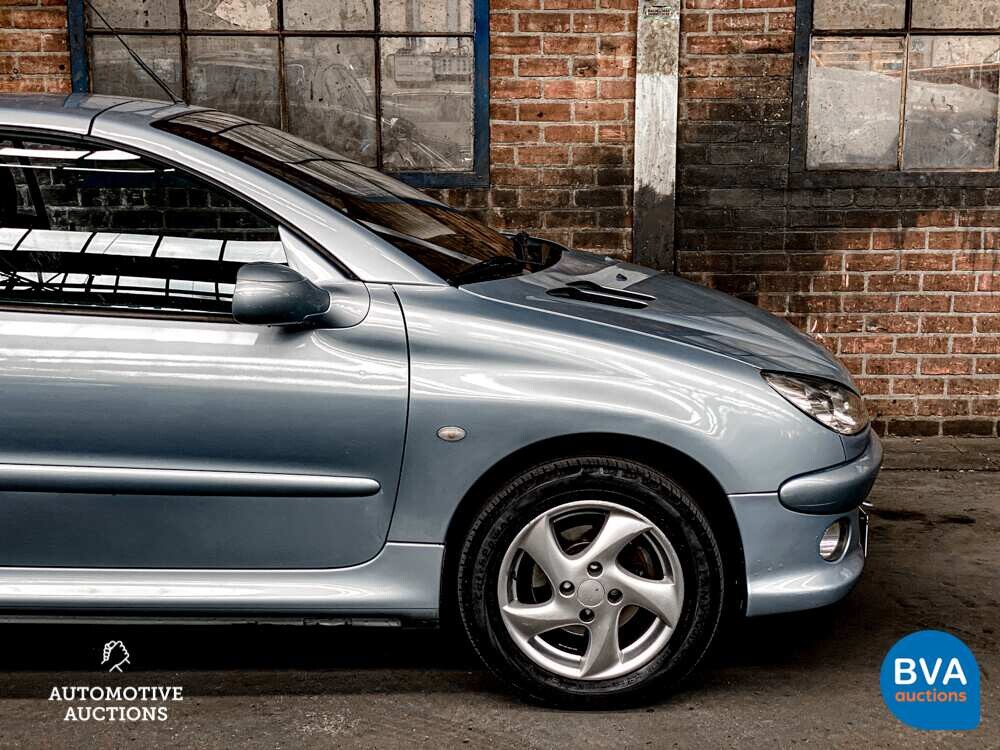 Peugeot 206 CC 2.0 136pk 2002 Cabriolet -Org. NL-, 65-JR-DG
