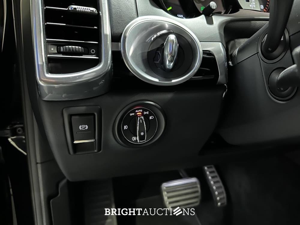 Porsche Cayenne S E-Hybrid 3.0 V6 416hp Sport-Chrono 2015 (Original-NL), HJ-798-D