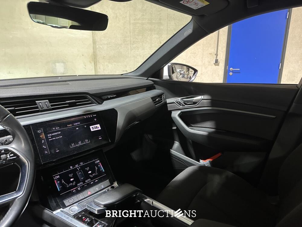 Audi e-tron 55 Quattro 95 kWh 360hp 2019 (Original-NL), G-426-HT