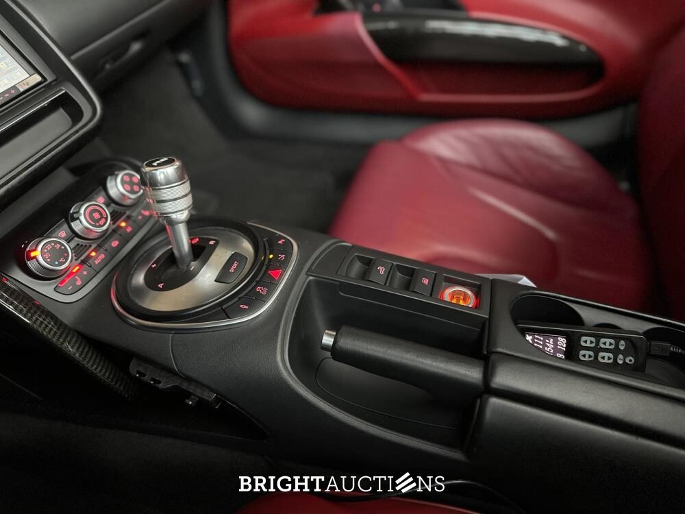 Audi R8 5.2 V10 FSI Quattro SPIDER 525pk 2012 (76.000 km)