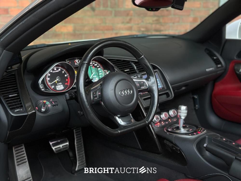 Audi R8 5.2 V10 FSI Quattro SPIDER 525pk 2012 (76.000 km)