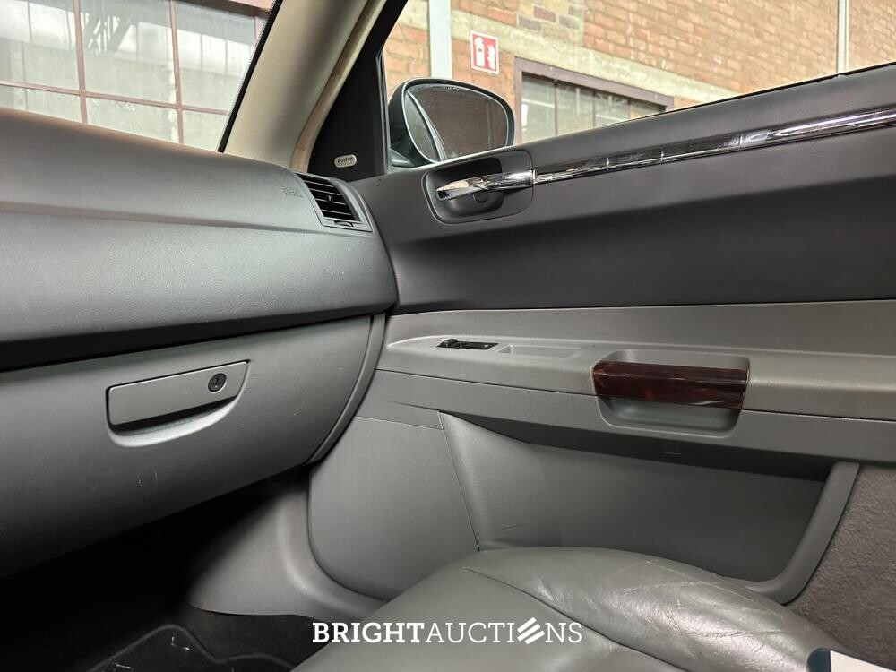 Chrysler 300C HEMI 5.7 V8 340PK 2005 