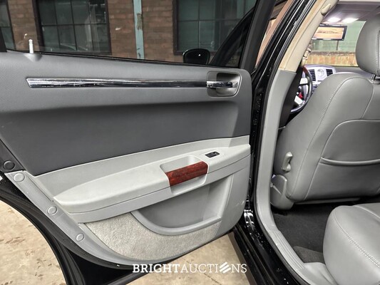 Chrysler 300C HEMI 5.7 V8 340PK 2005