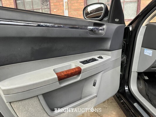 Chrysler 300C HEMI 5.7 V8 340PK 2005